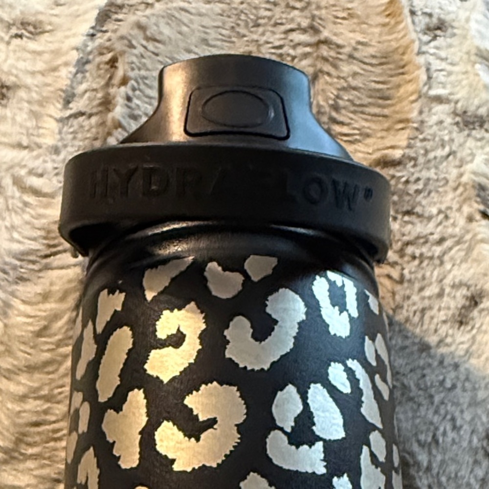 Hydraflow Hybrid Insulated Water Bottle - Black and Silver - Picture 4 of 4